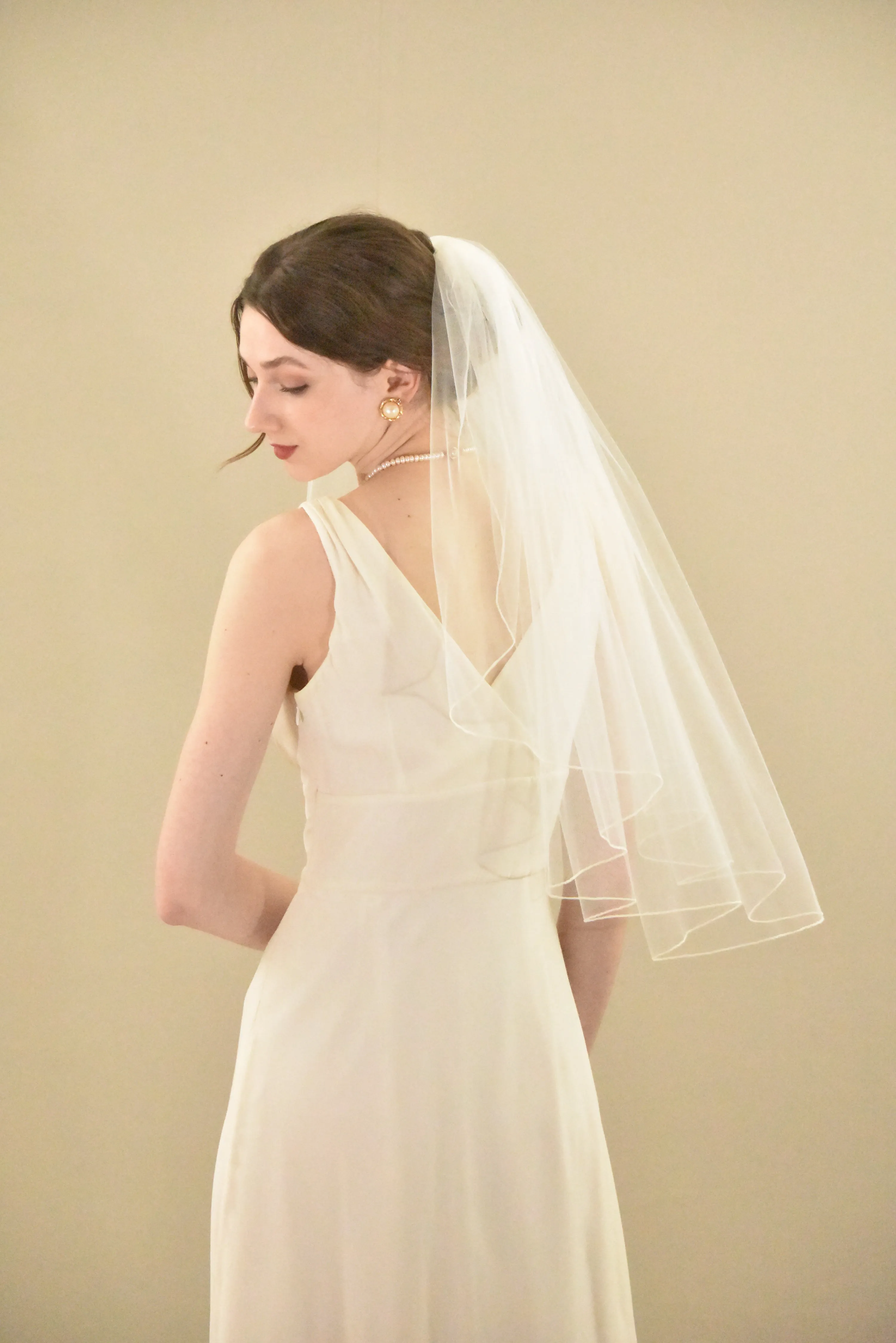 Classic Cut Elbow Veil with Pencil Edge