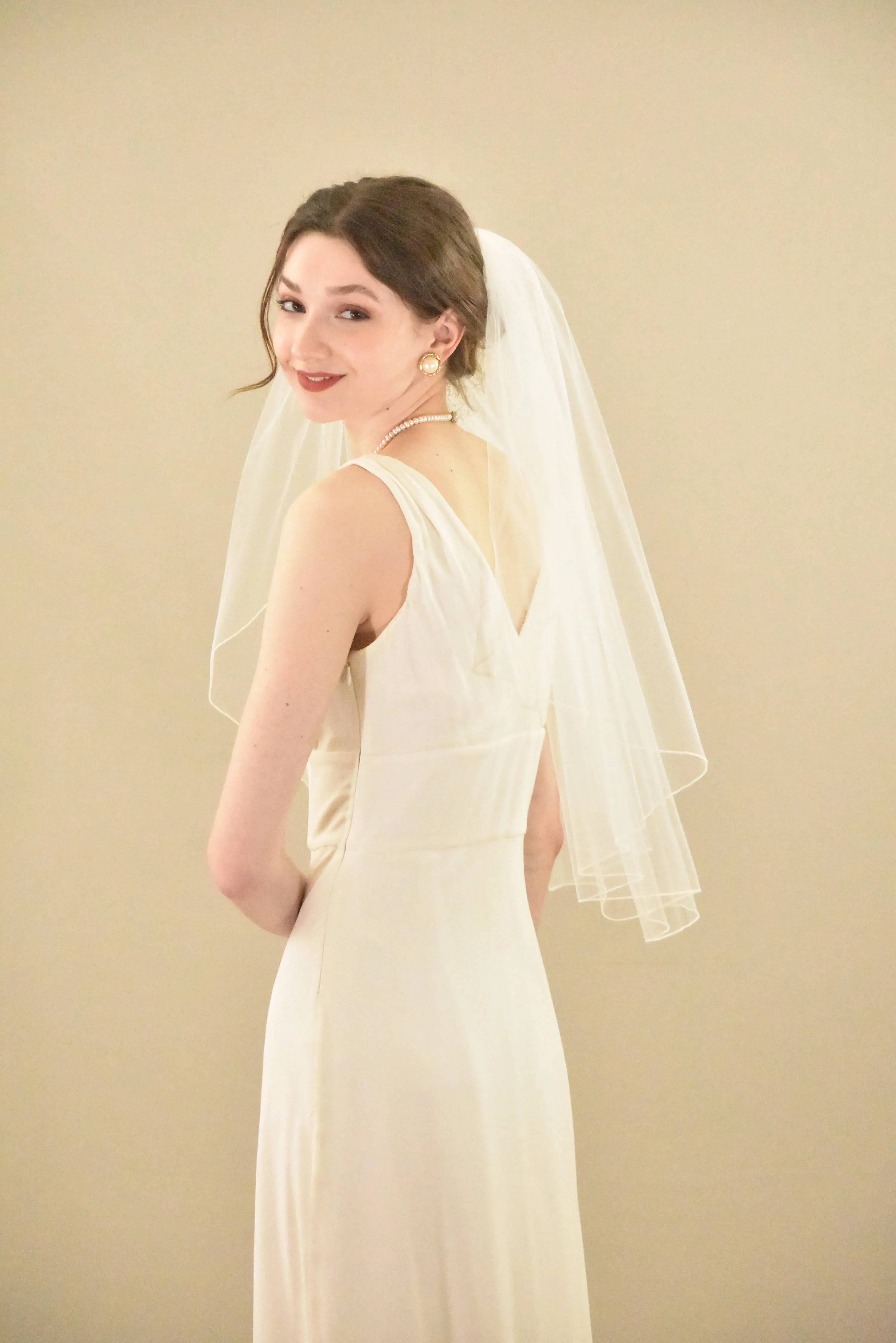 Classic Cut Elbow Veil with Pencil Edge