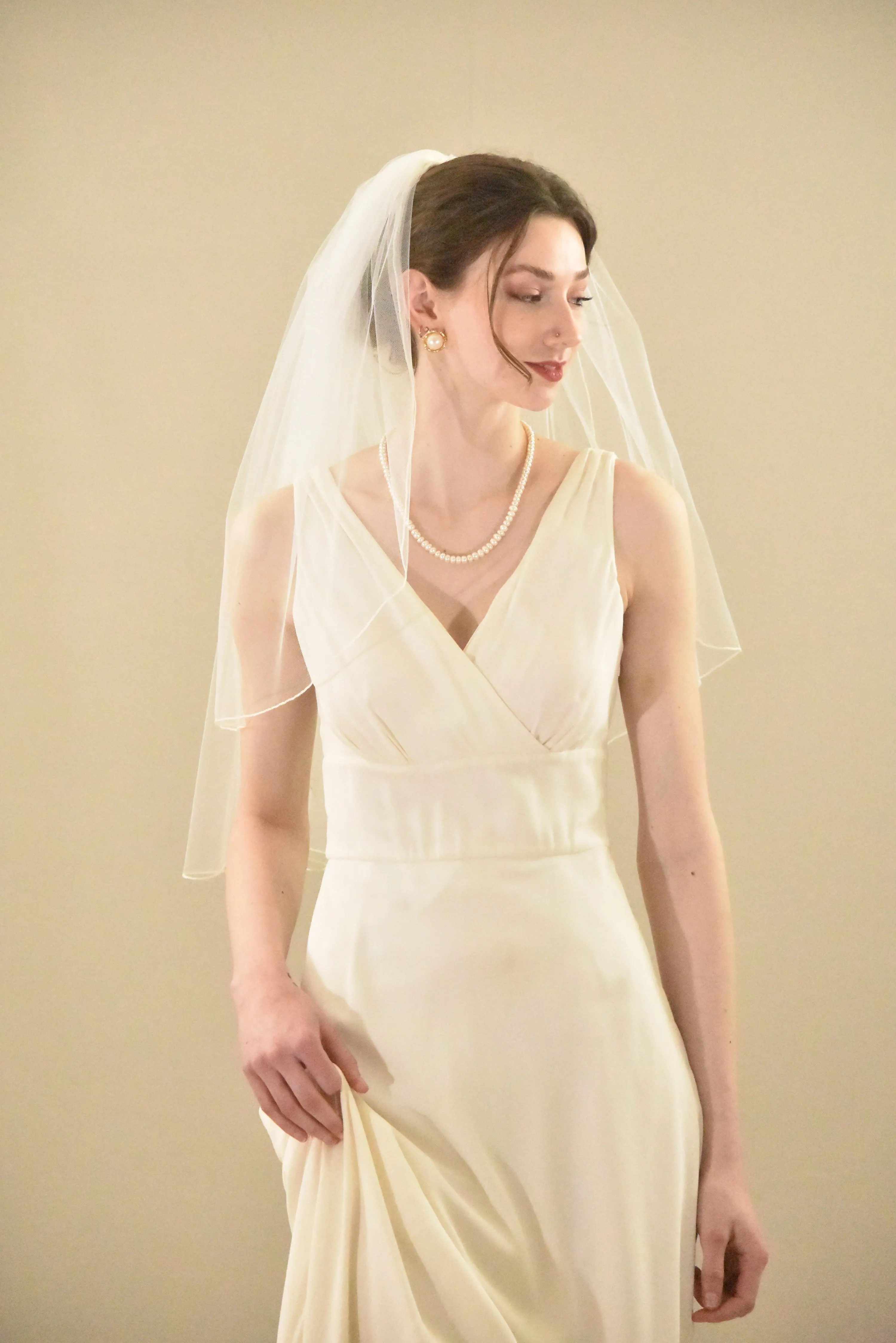 Classic Cut Elbow Veil with Pencil Edge