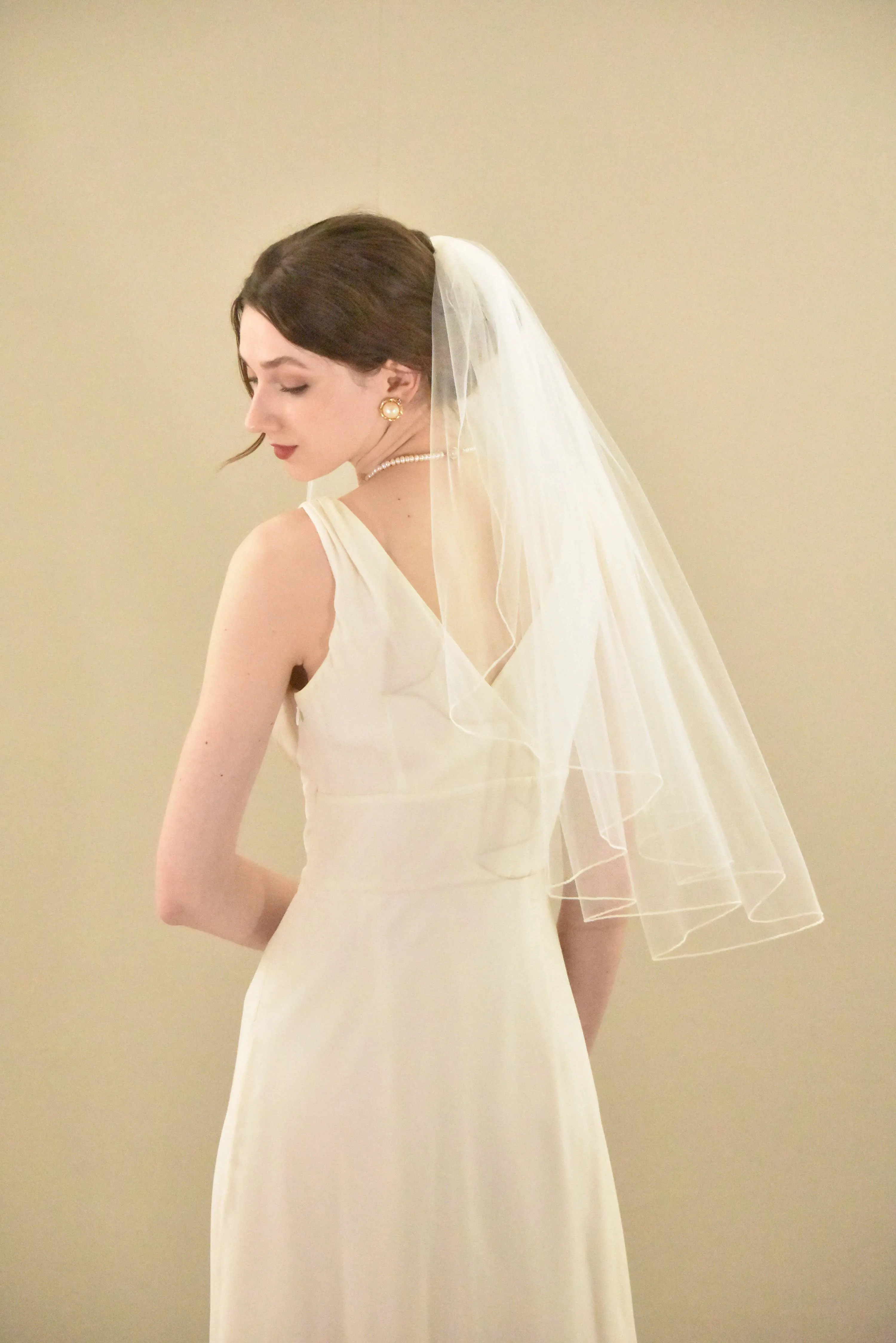 Classic Cut Elbow Veil with Pencil Edge