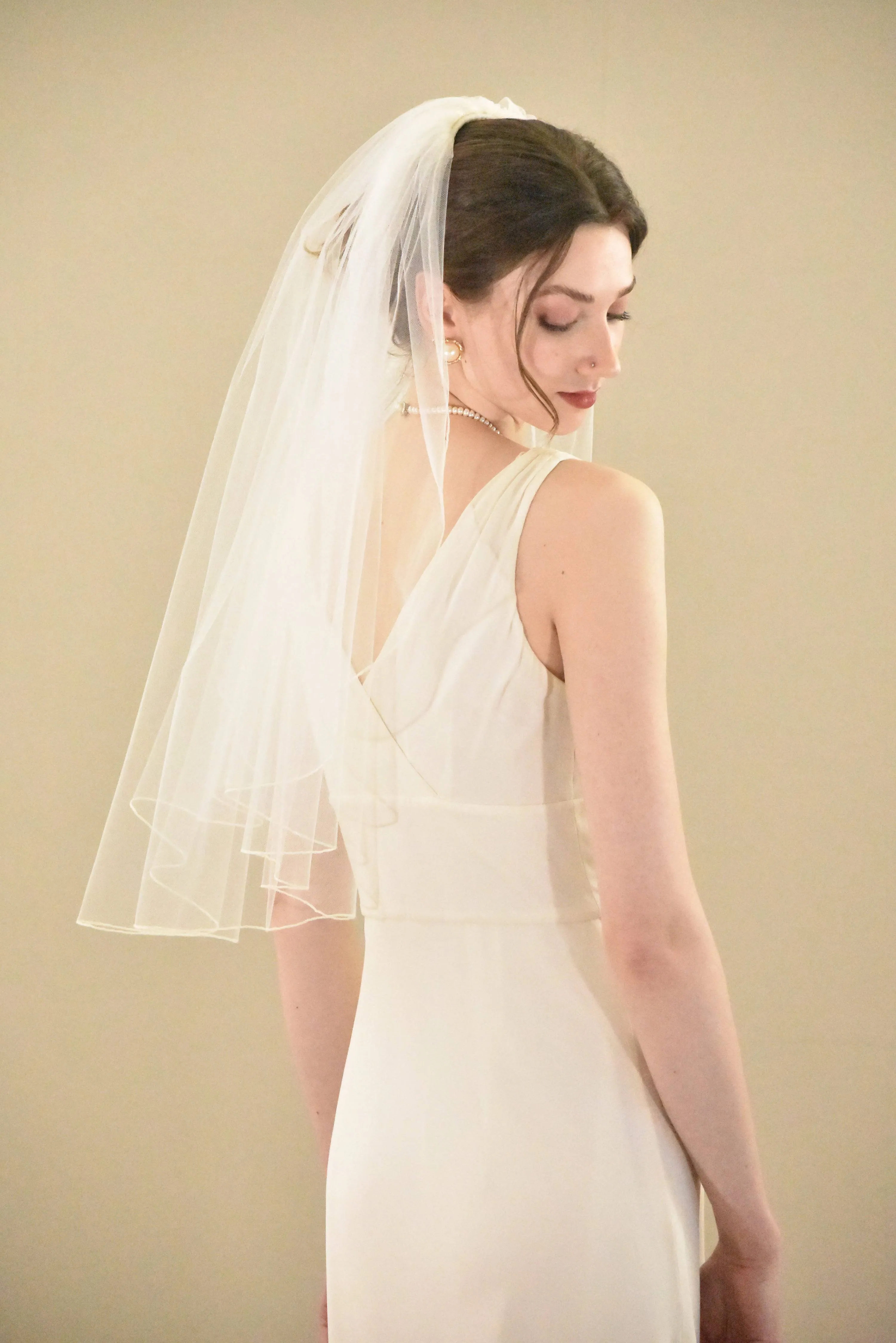 Classic Cut Elbow Veil with Pencil Edge