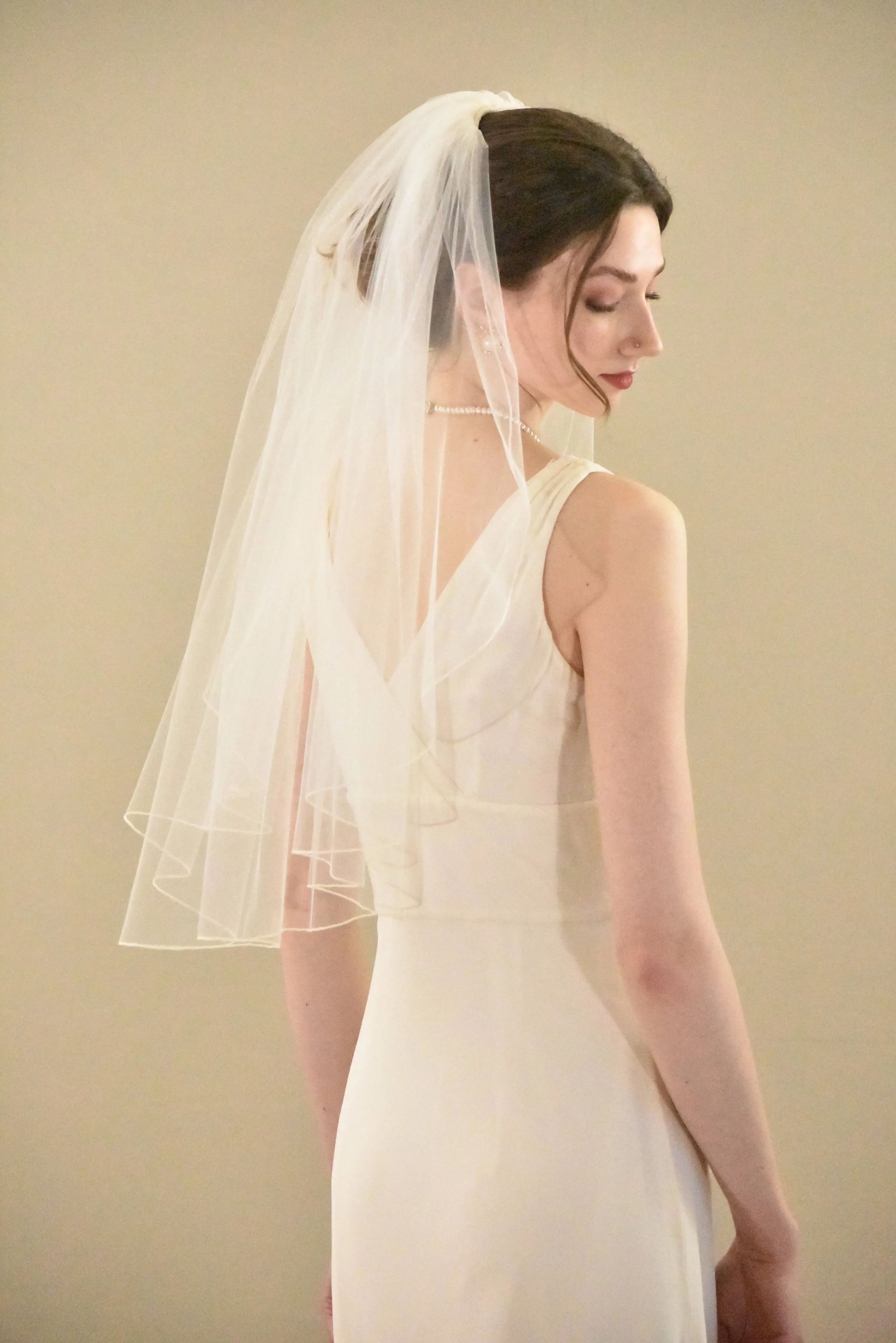 Classic Cut Elbow Veil with Pencil Edge