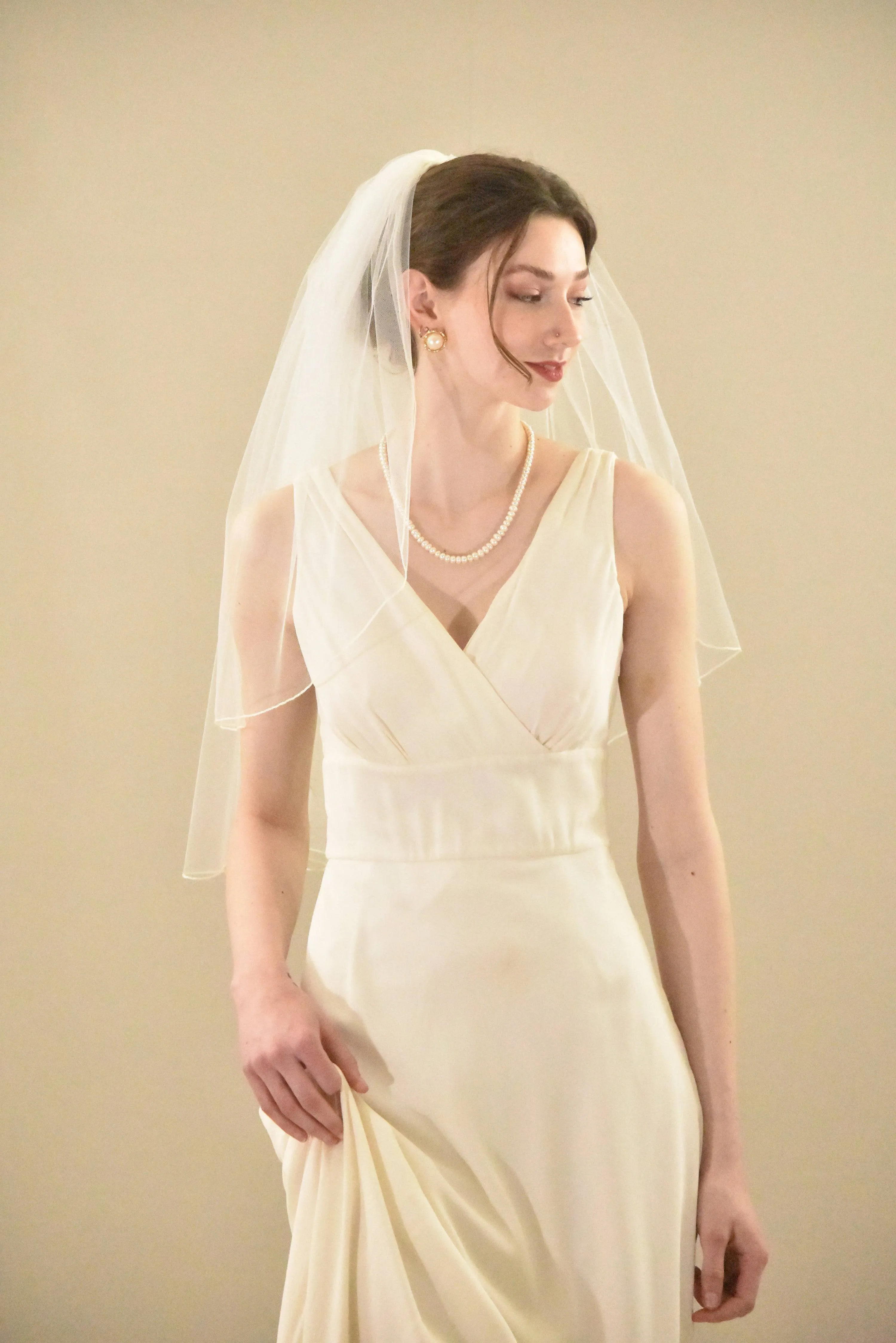 Classic Cut Elbow Veil with Pencil Edge